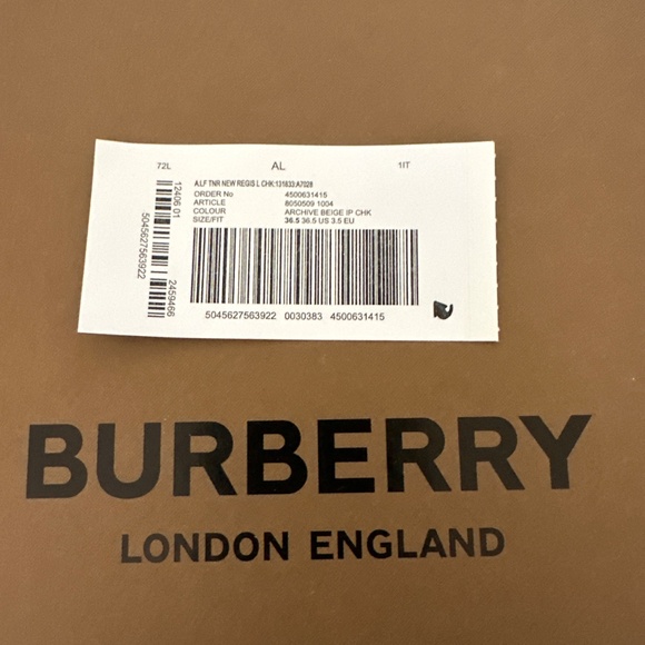 Burberry Low Top Sneaker - Picture 3 of 3